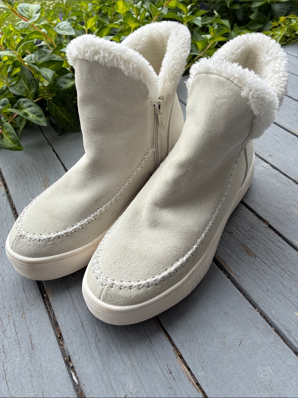 Serra leather cream booties, size 9.